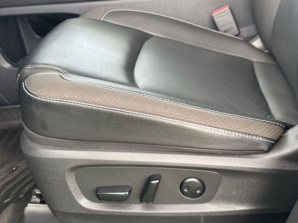 Pre-Owned 2024 Nissan Pathfinder SL - photo - 23