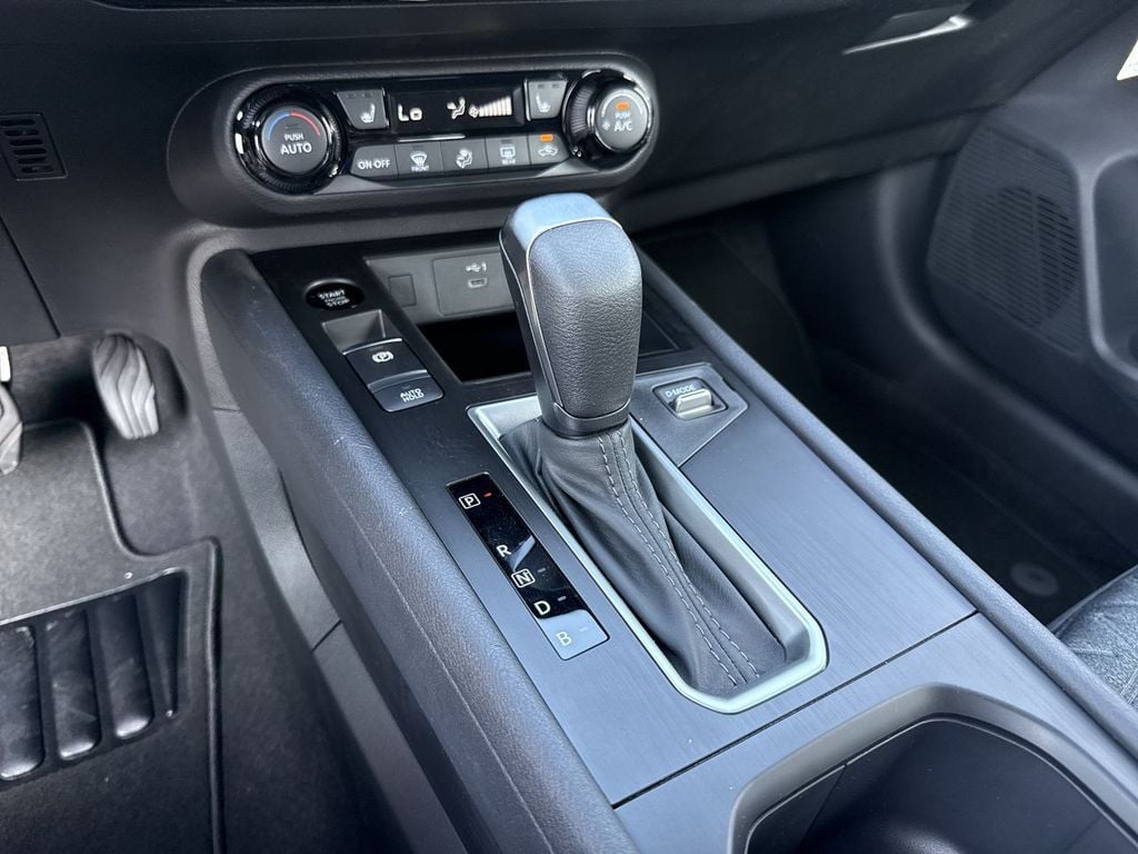 New 2026 Nissan Kicks SV - photo - 25