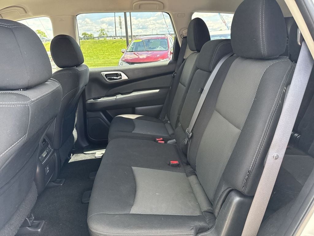 Pre-Owned 2018 Nissan Pathfinder S - photo - 19