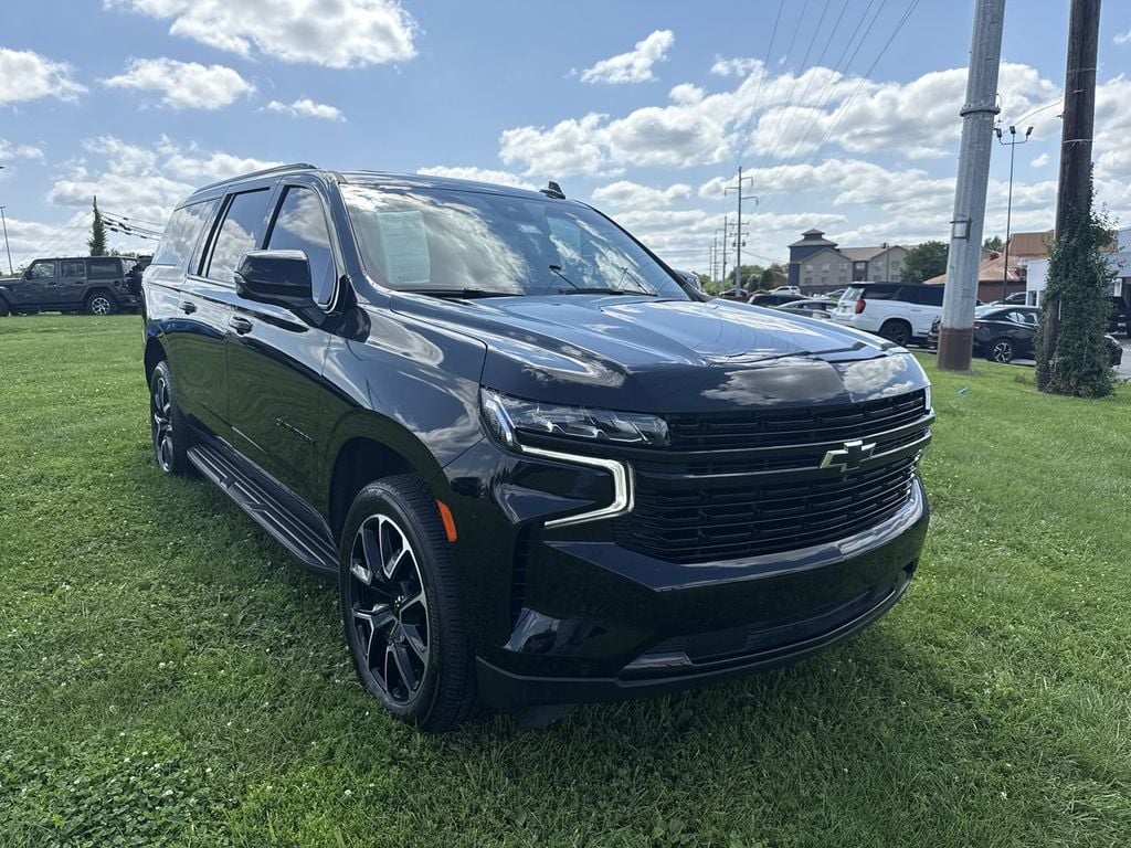 Pre-Owned 2024 Chevrolet Suburban RST - photo - 14