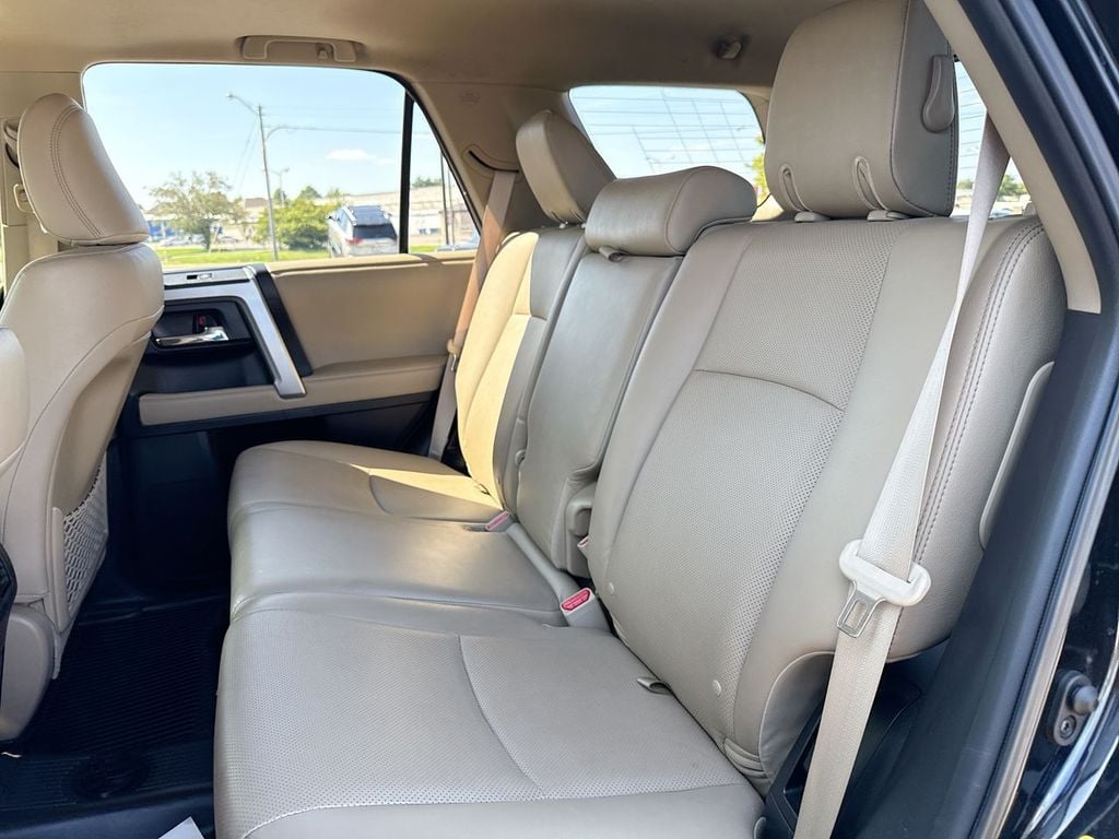 Pre-Owned 2020 Toyota 4Runner Limited - photo - 10