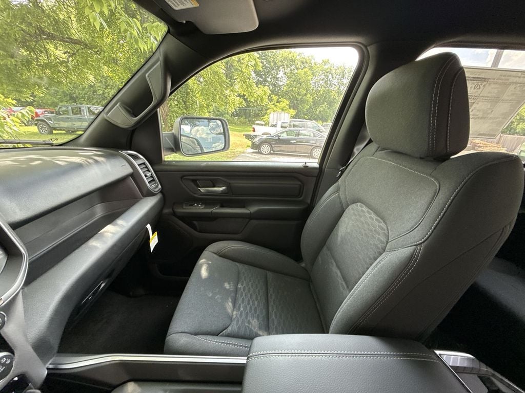 New 2026 Ram 1500 Express - photo - 29