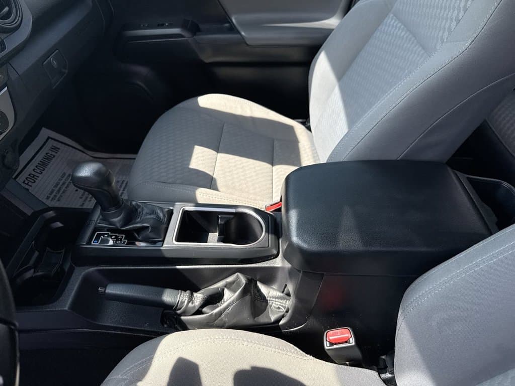 Pre-Owned 2022 Toyota Tacoma SR - photo - 16