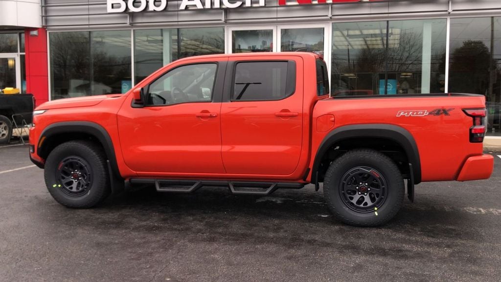 Pre-Owned 2025 Nissan Frontier PRO-4X - photo - 4
