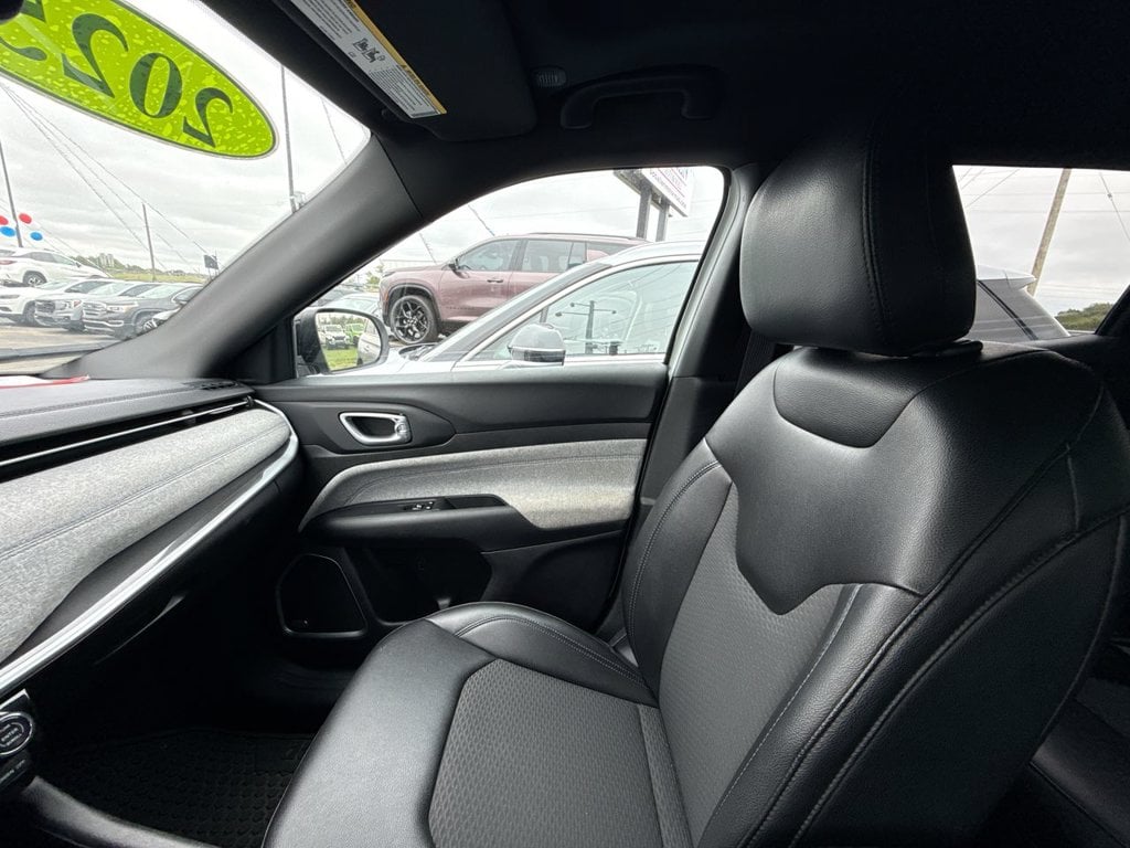 Pre-Owned 2025 Jeep Compass Latitude - photo - 30