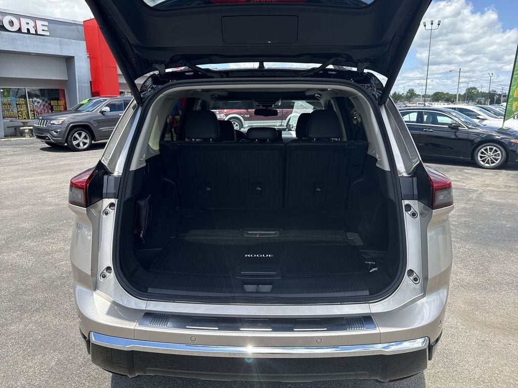 Pre-Owned 2025 Nissan Rogue Platinum - photo - 16