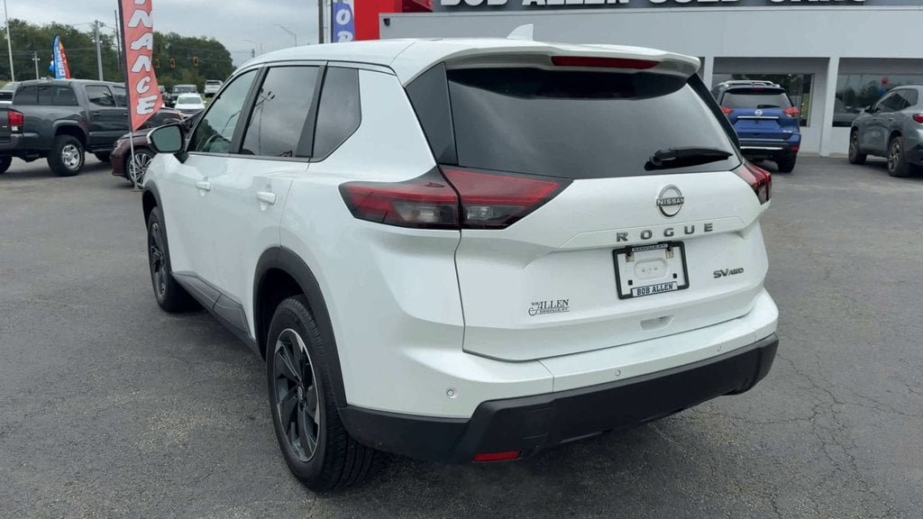 Pre-Owned 2024 Nissan Rogue SV - photo - 4