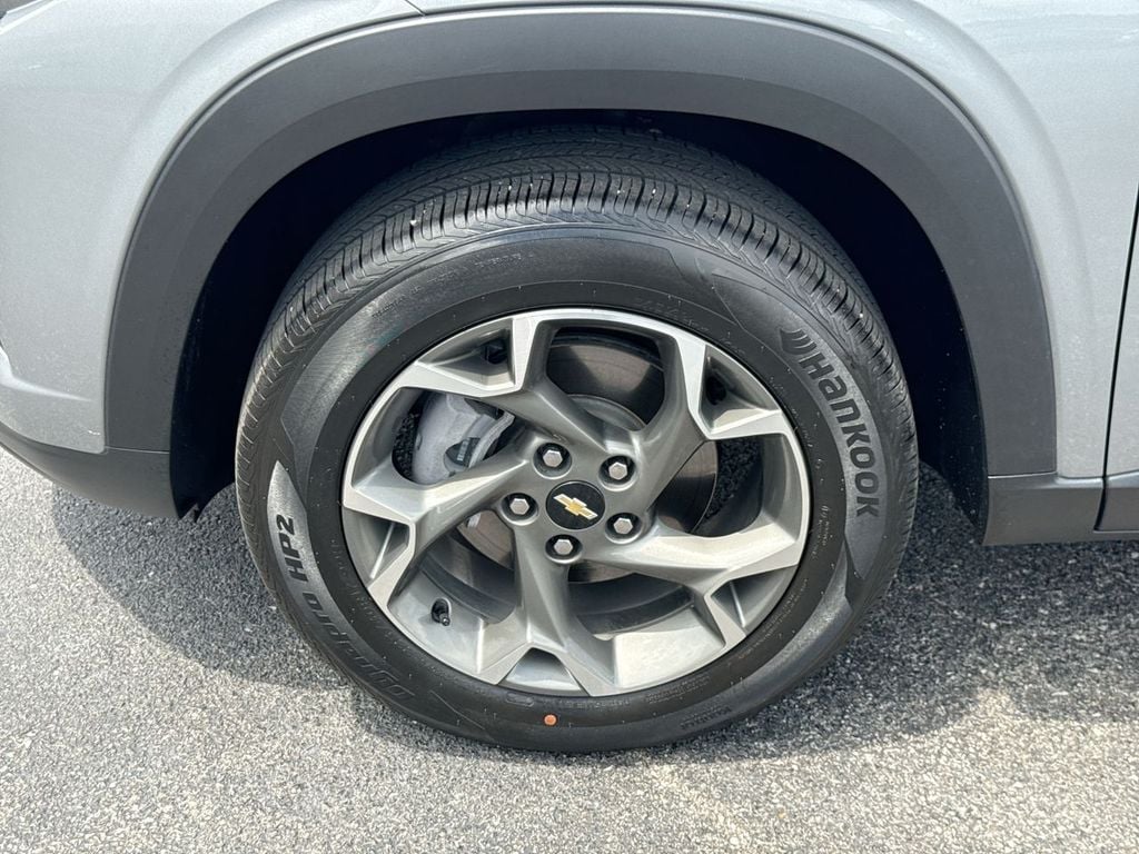 Pre-Owned 2024 Chevrolet Trax LT - photo - 9