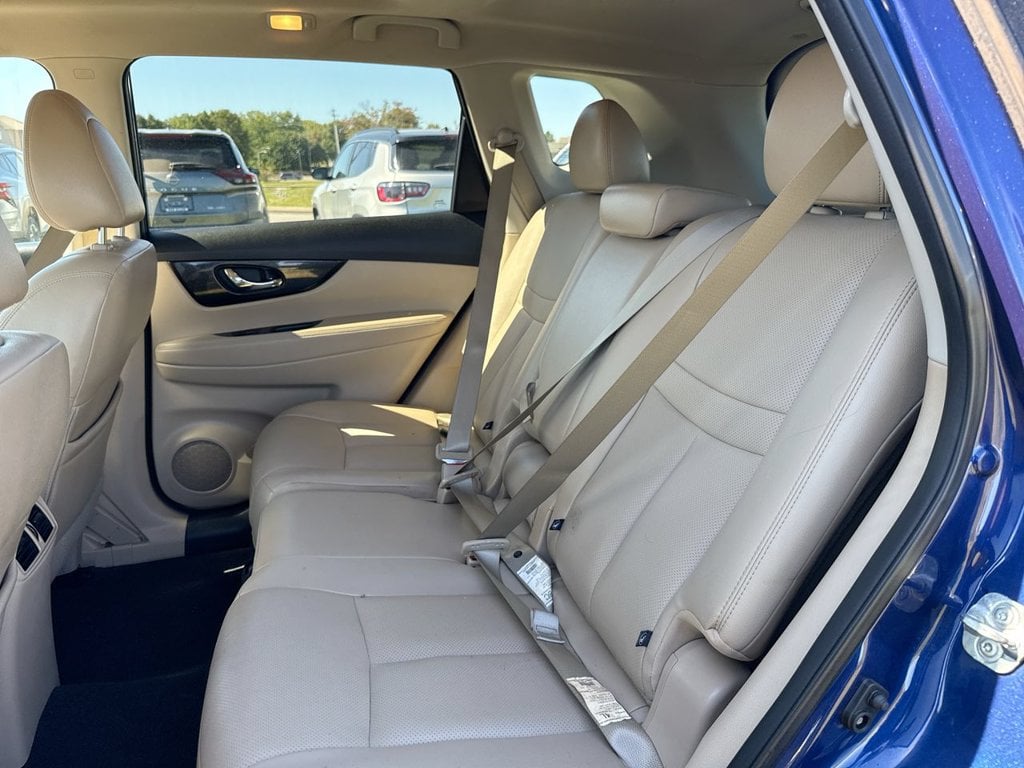 Pre-Owned 2017 Nissan Rogue SL - photo - 11