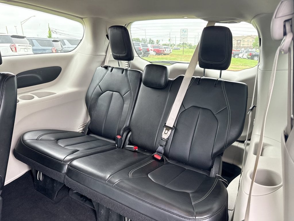 Pre-Owned 2024 Chrysler Pacifica Touring L - photo - 19