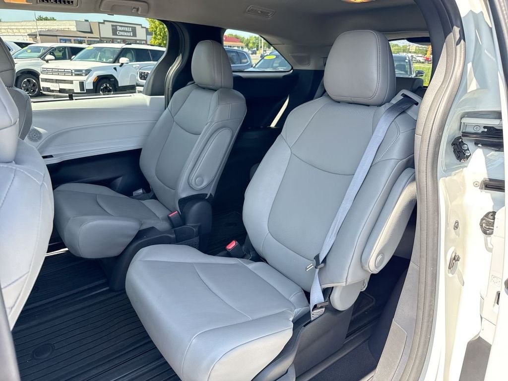 Pre-Owned 2025 Toyota Sienna XLE - photo - 21