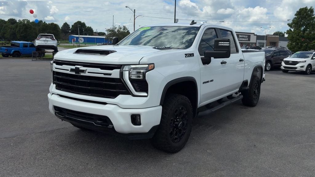 Pre-Owned 2024 Chevrolet Silverado 2500HD LT - photo - 1