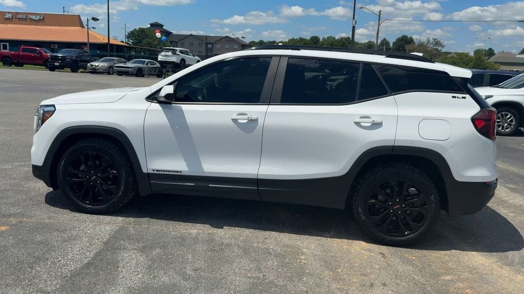 Pre-Owned 2022 GMC Terrain SLE - photo - 3