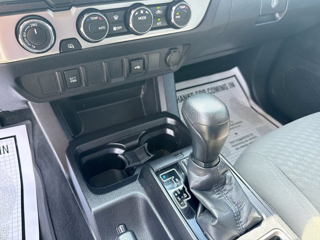 Pre-Owned 2022 Toyota Tacoma SR - photo - 17