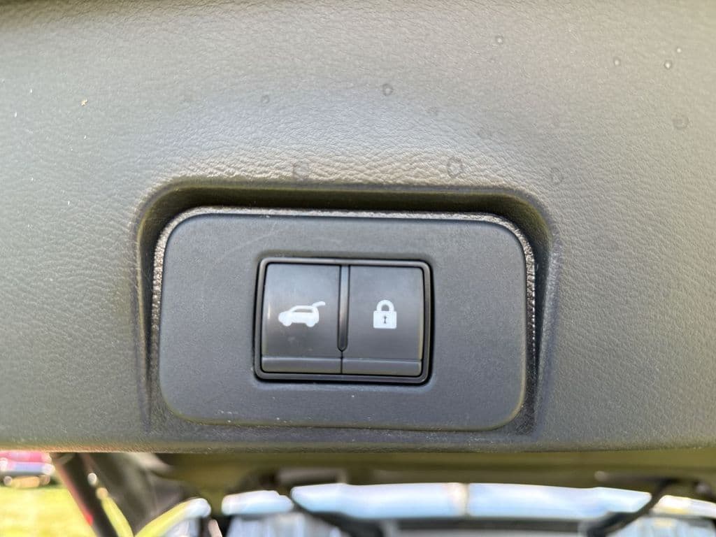 Pre-Owned 2023 Nissan Rogue SL - photo - 17