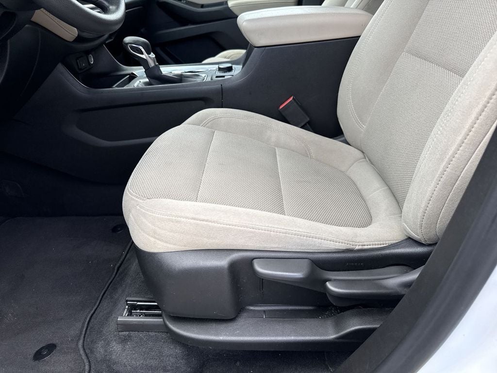 Pre-Owned 2023 Chevrolet Traverse LS - photo - 22