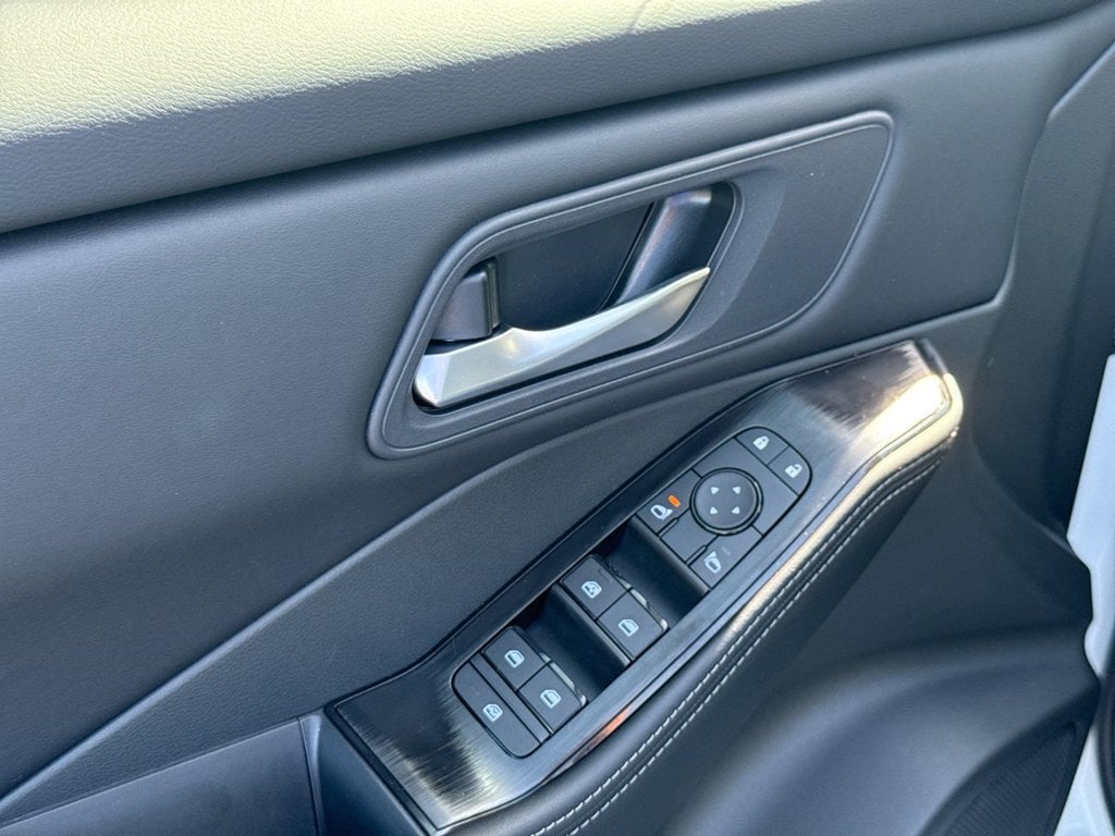 New 2026 Nissan Rogue SV - photo - 20