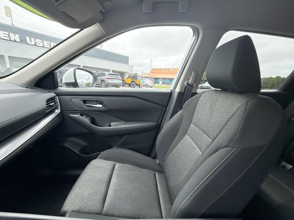 Pre-Owned 2024 Nissan Rogue SV - photo - 30