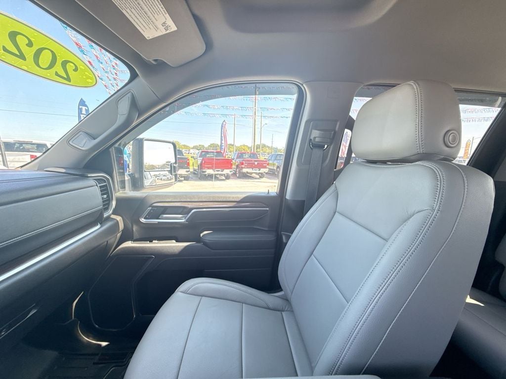 Pre-Owned 2025 Chevrolet Silverado 2500HD LT - photo - 30