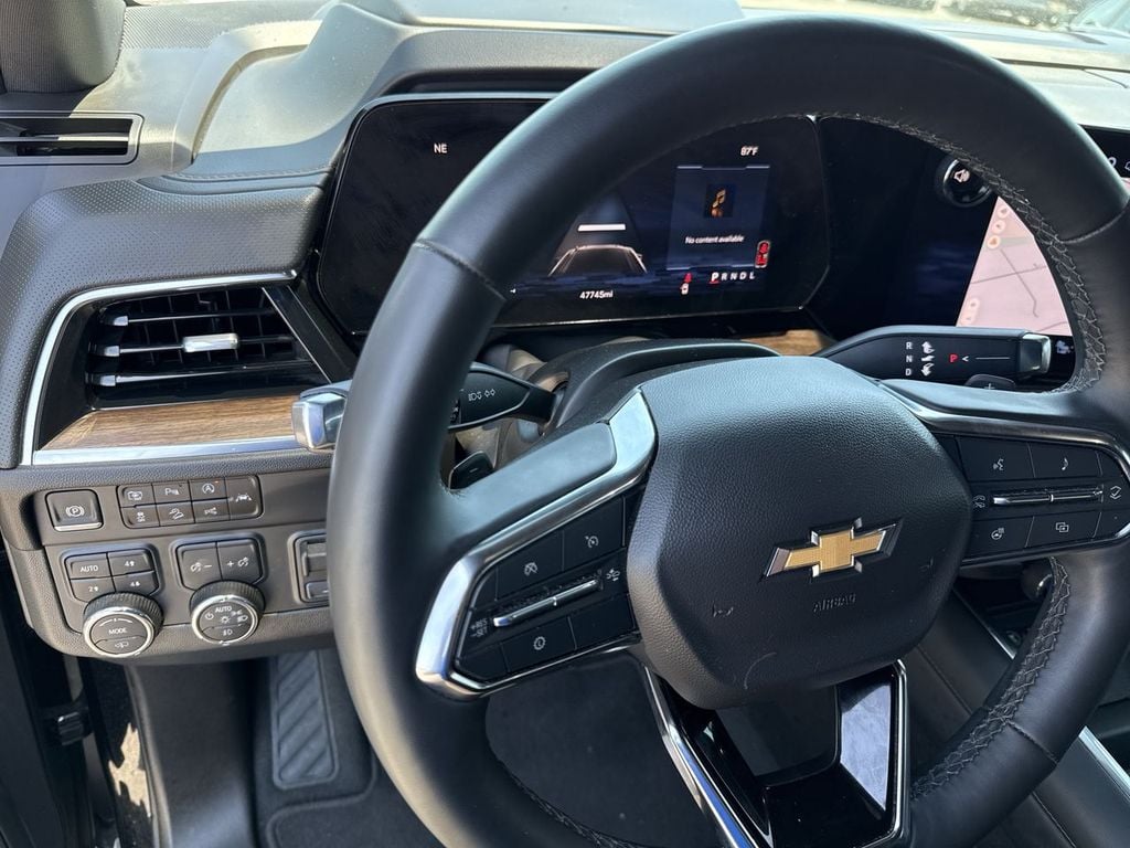Pre-Owned 2025 Chevrolet Suburban High Country - photo - 27