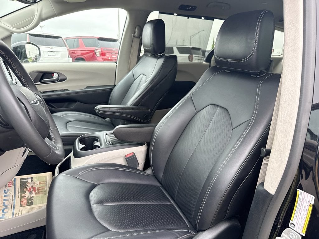Pre-Owned 2024 Chrysler Pacifica Touring L - photo - 22