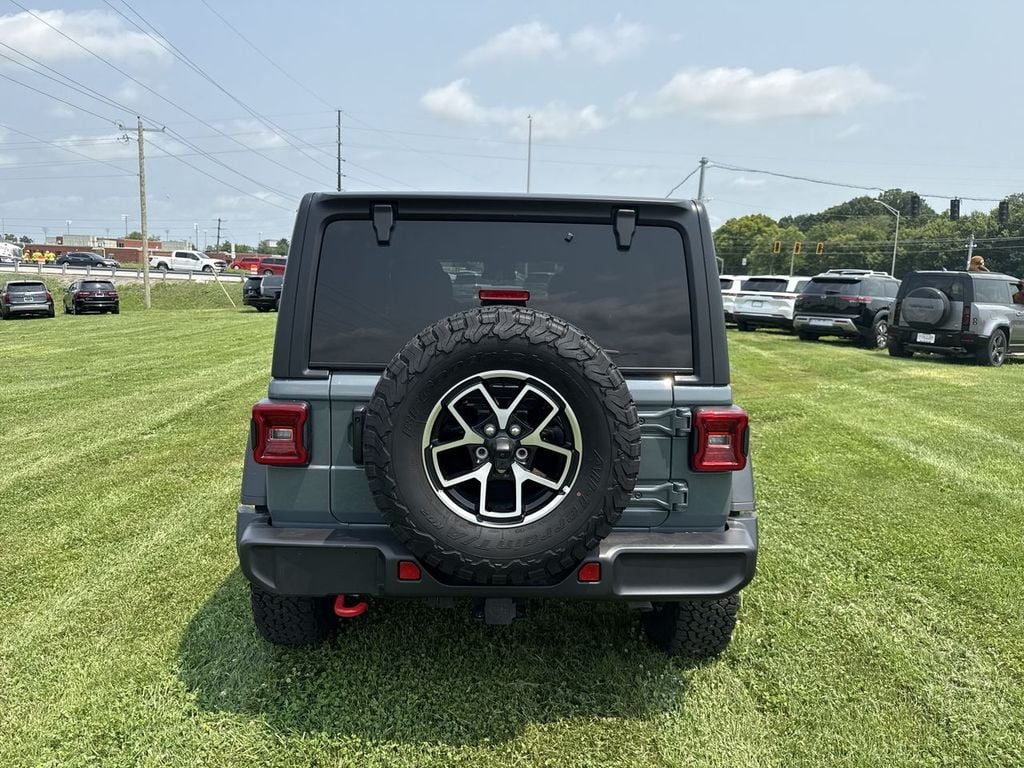 Pre-Owned 2025 Jeep Wrangler Rubicon - photo - 17