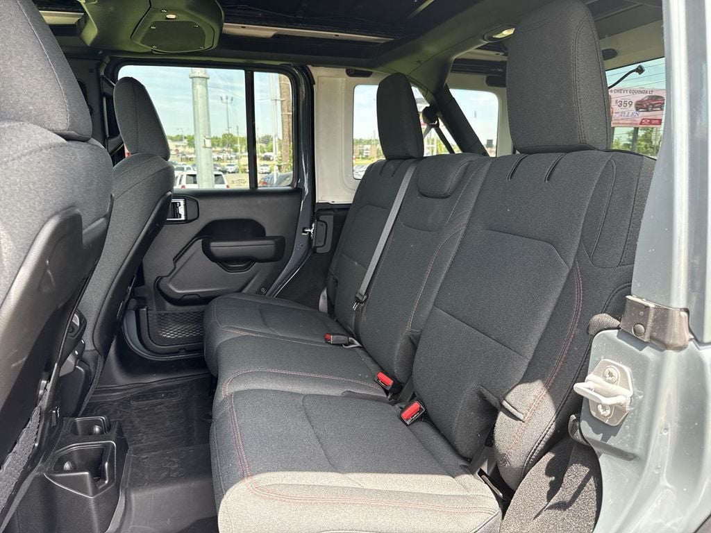 Pre-Owned 2025 Jeep Wrangler Rubicon - photo - 18