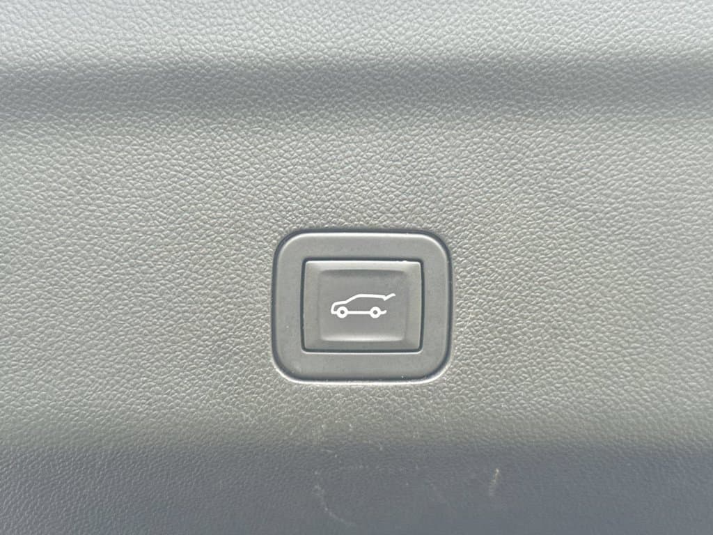 Pre-Owned 2024 GMC Yukon SLT - photo - 17