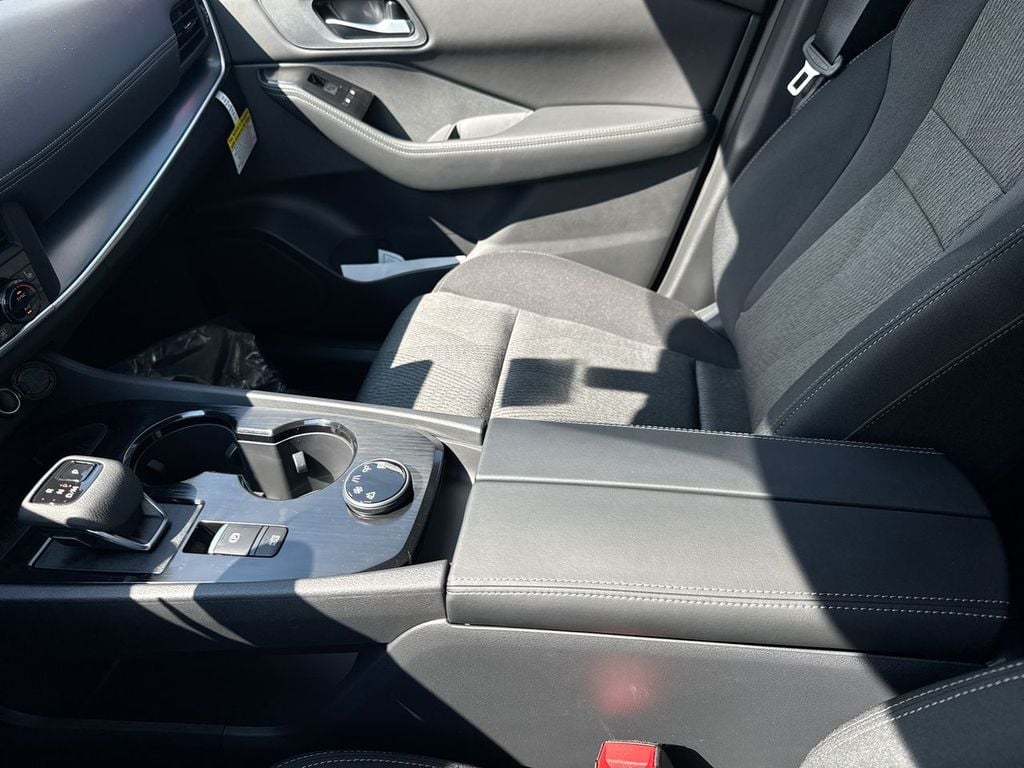 New 2026 Nissan Rogue SV - photo - 25