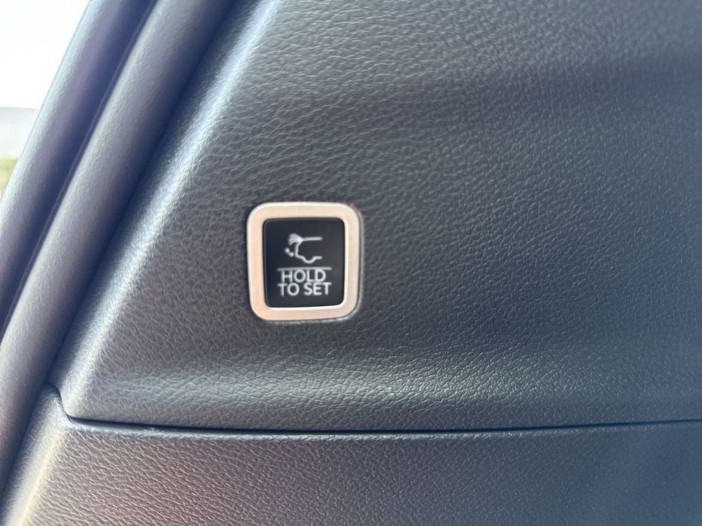 New 2027 Chrysler Pacifica Select - photo - 17