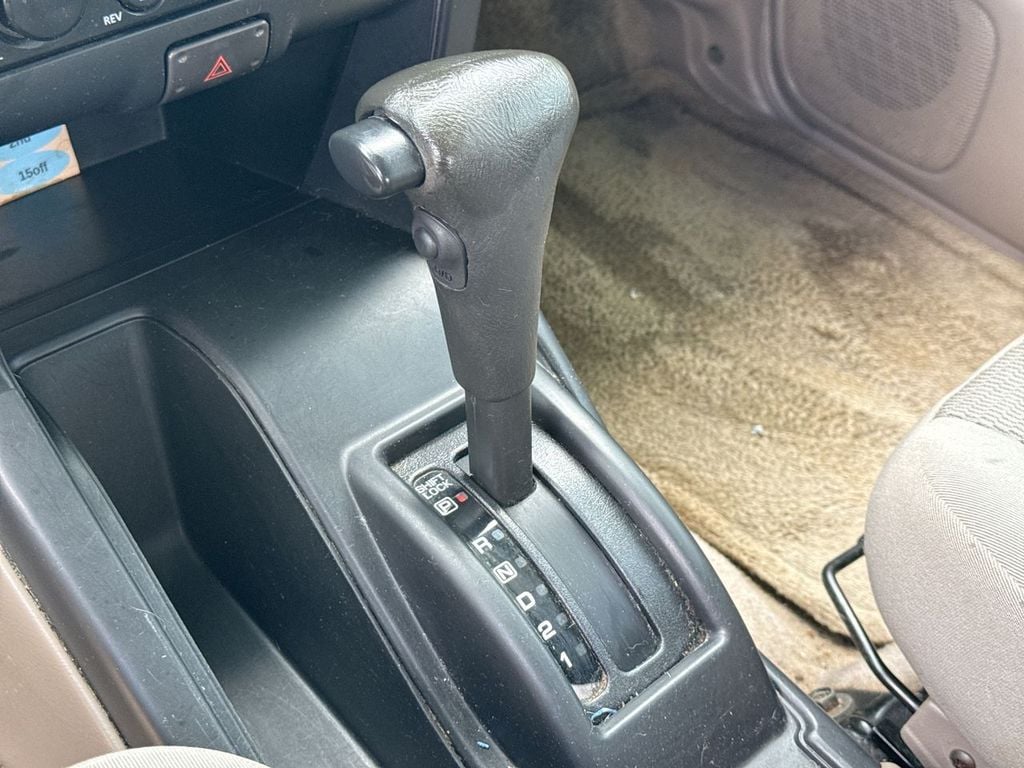 Pre-Owned 2004 Nissan Frontier XE - photo - 17