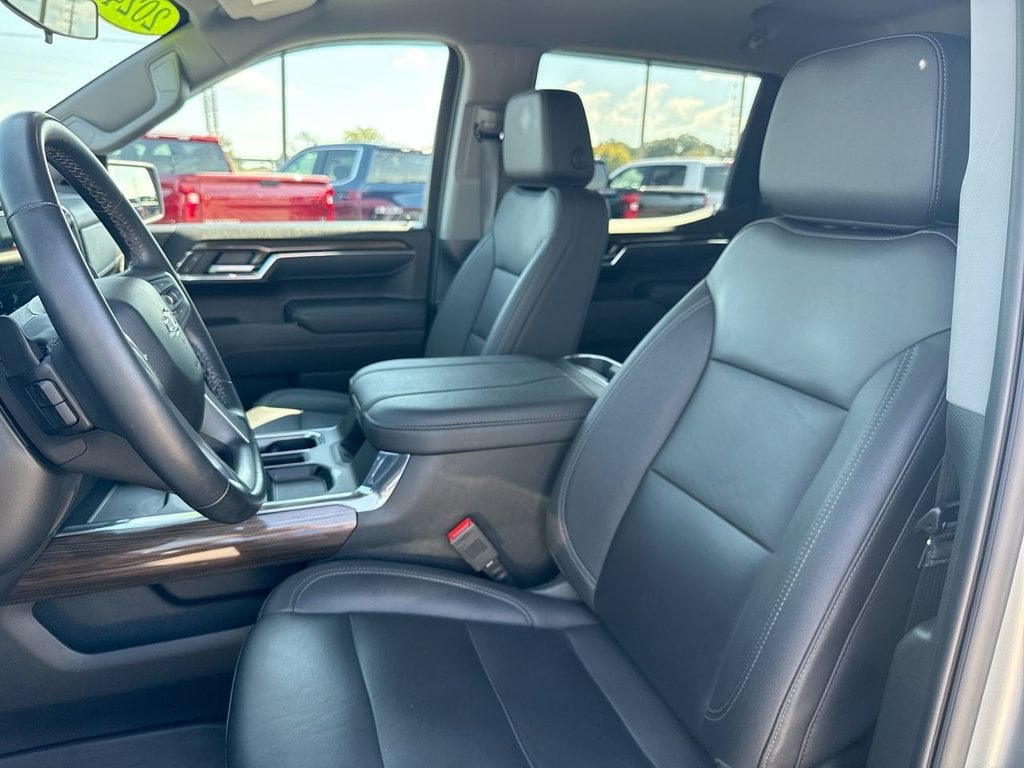 Pre-Owned 2024 Chevrolet Silverado 1500 RST - photo - 20
