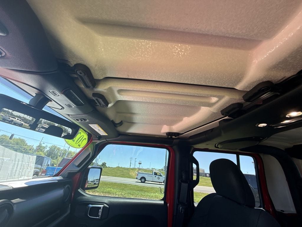 Pre-Owned 2023 Jeep Gladiator Sport S - photo - 31