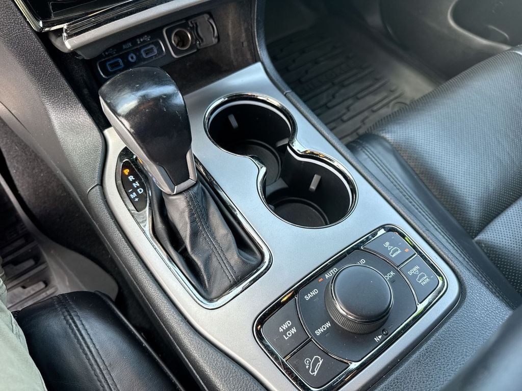 Pre-Owned 2020 Jeep Grand Cherokee Overland - photo - 18