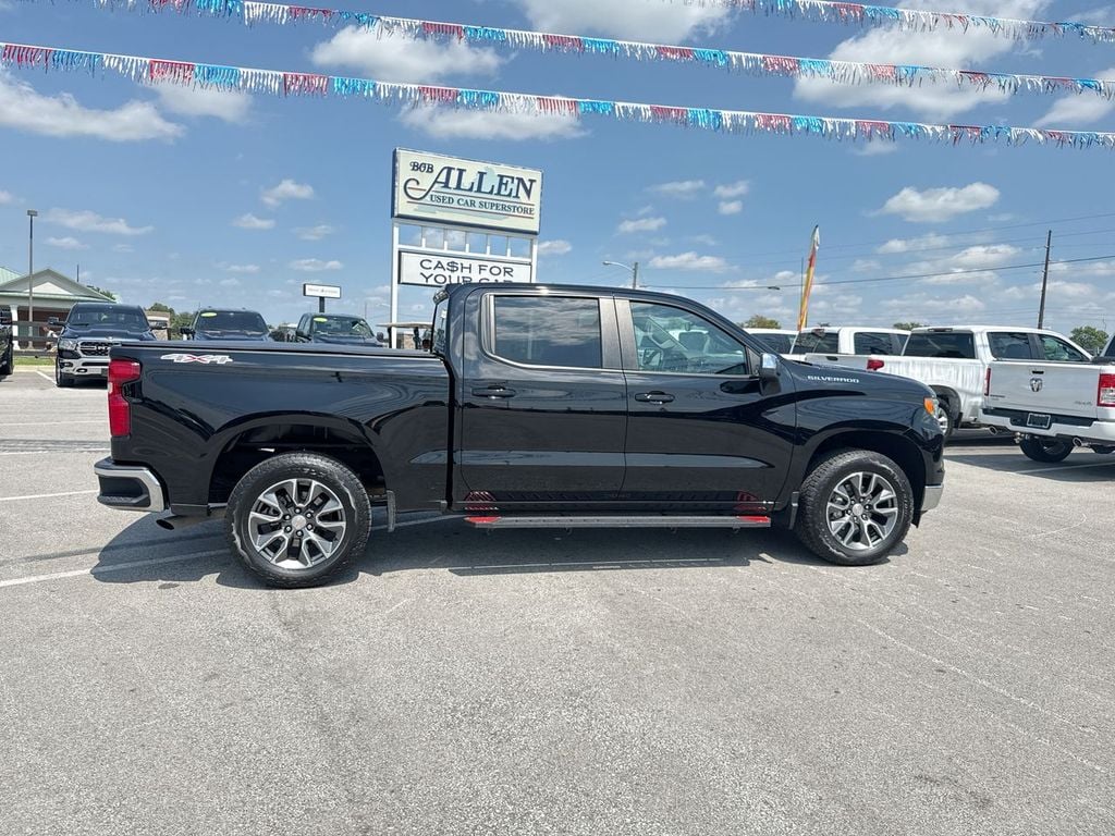 Pre-Owned 2025 Chevrolet Silverado 1500 LT - photo - 13