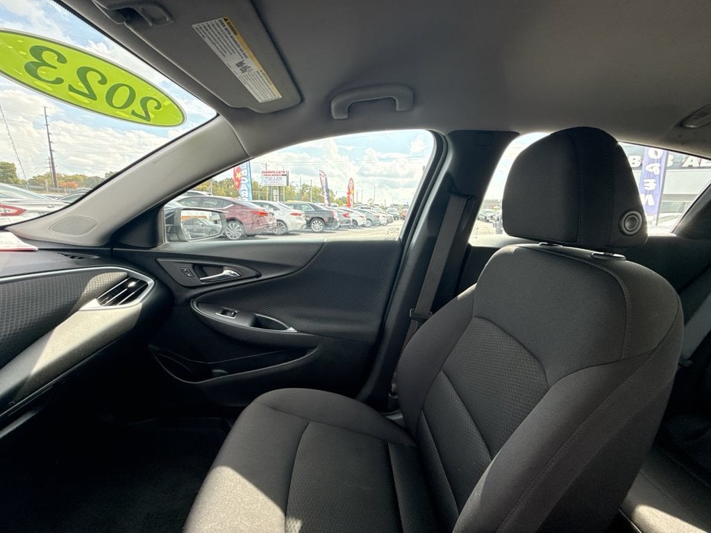 Pre-Owned 2023 Chevrolet Malibu LT - photo - 29