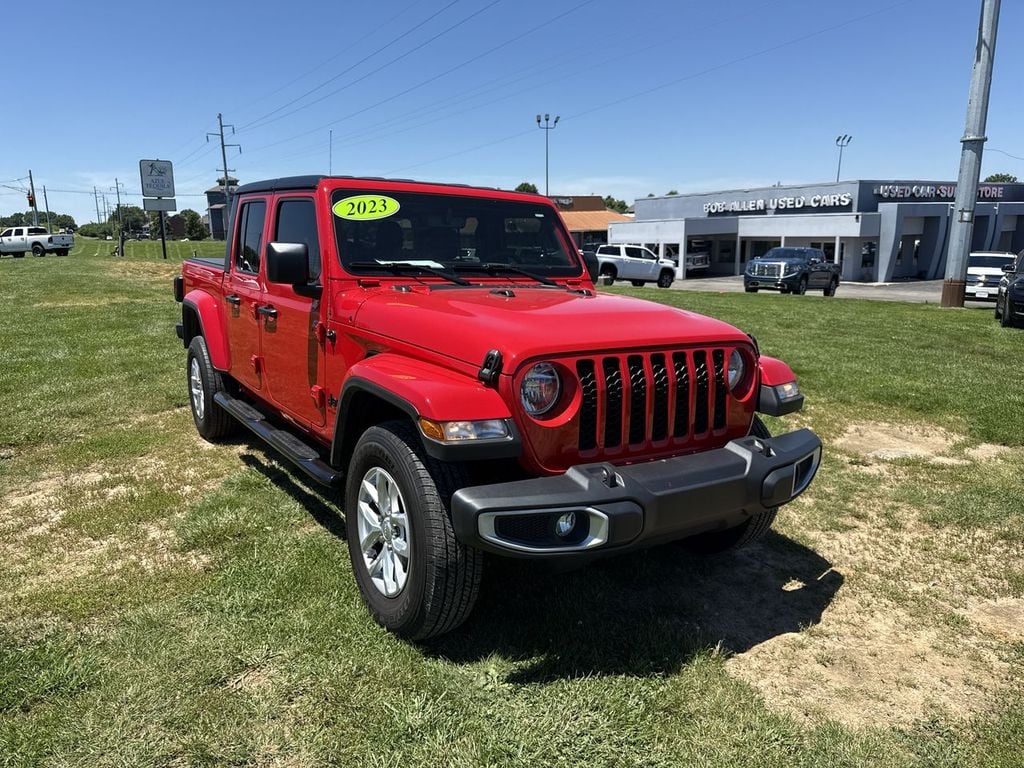 Pre-Owned 2023 Jeep Gladiator Sport S - photo - 14