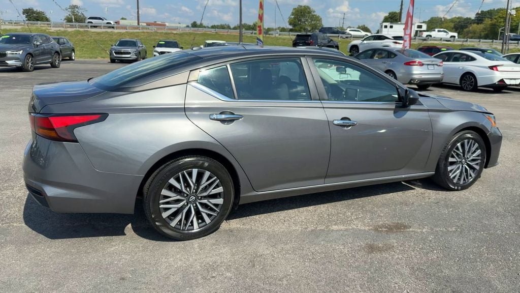 Pre-Owned 2025 Nissan Altima 2.5 SV - photo - 6