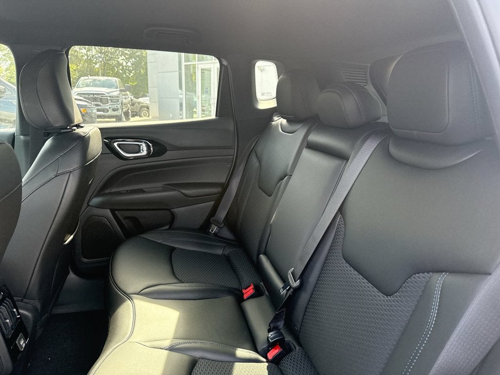 New 2026 Jeep Compass Latitude - photo - 18