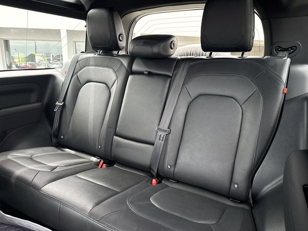 Pre-Owned 2023 Land Rover Defender 90 X-Dynamic SE - photo - 18