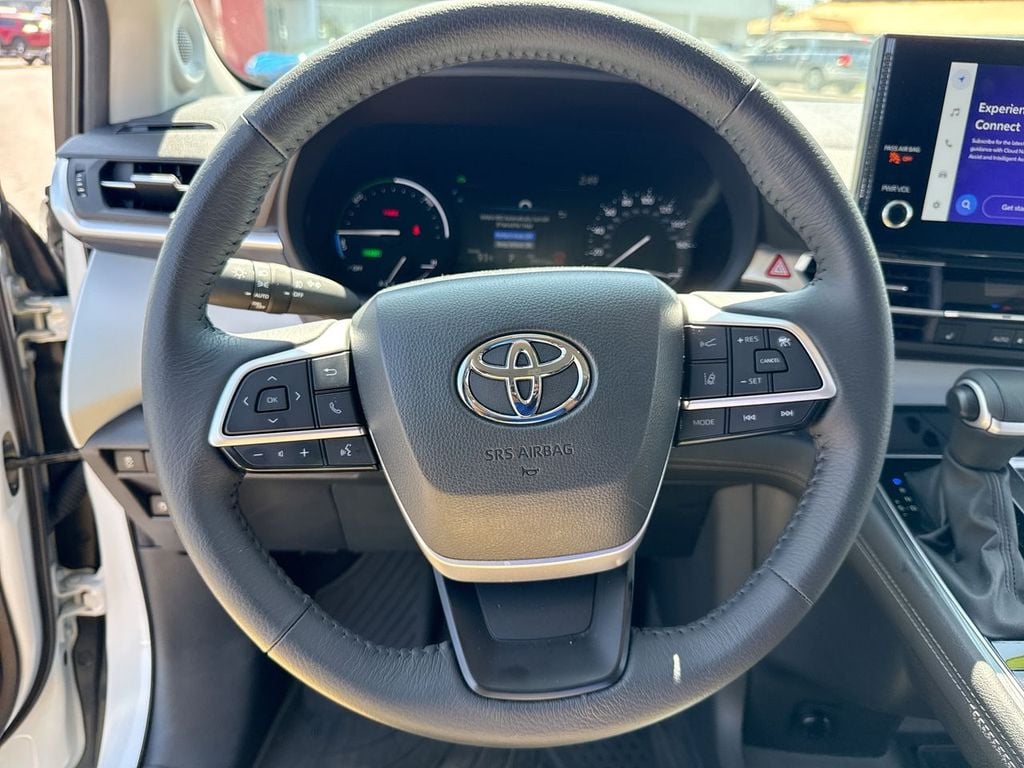 Pre-Owned 2025 Toyota Sienna XLE - photo - 25