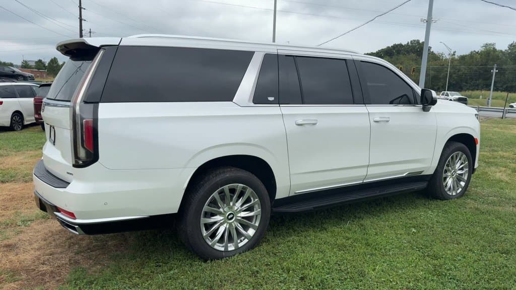 Pre-Owned 2023 Cadillac Escalade ESV Premium - photo - 6
