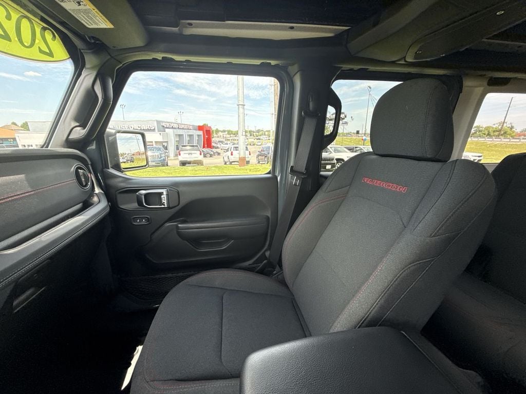 Pre-Owned 2025 Jeep Wrangler Rubicon - photo - 30