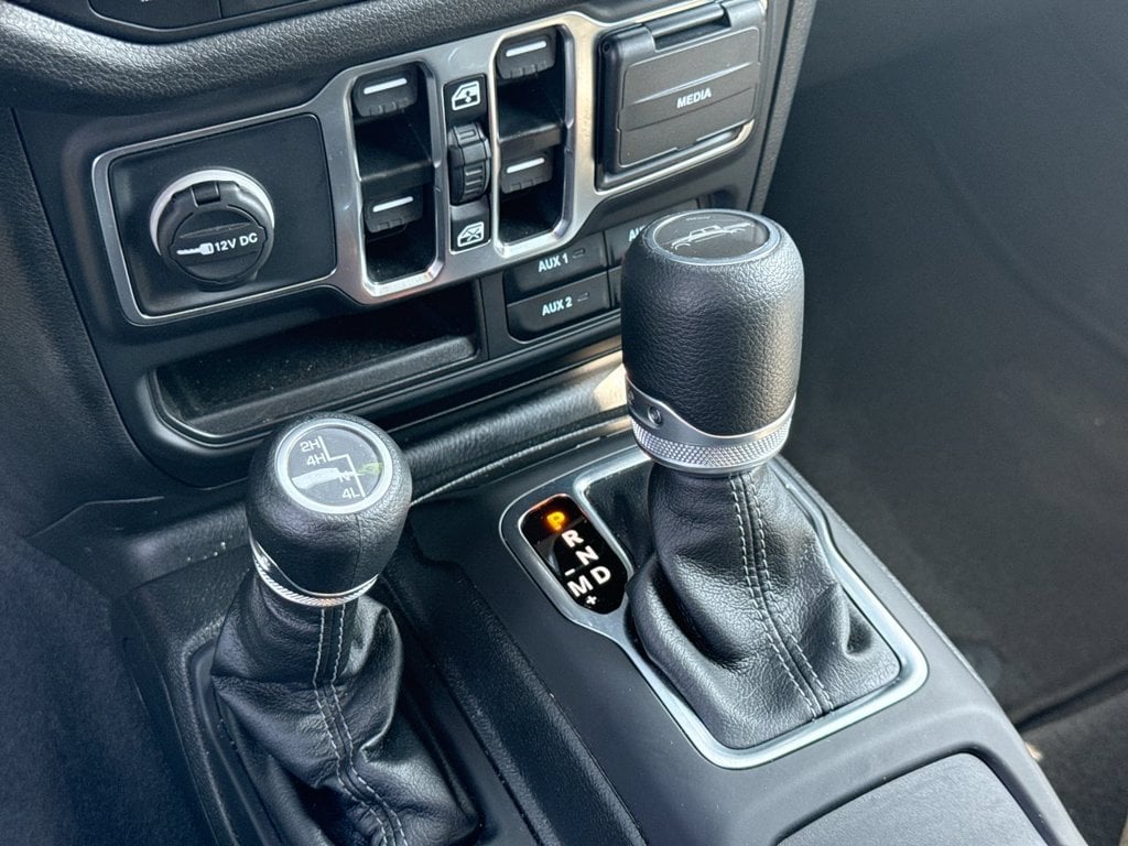Pre-Owned 2025 Jeep Gladiator Nighthawk - photo - 25