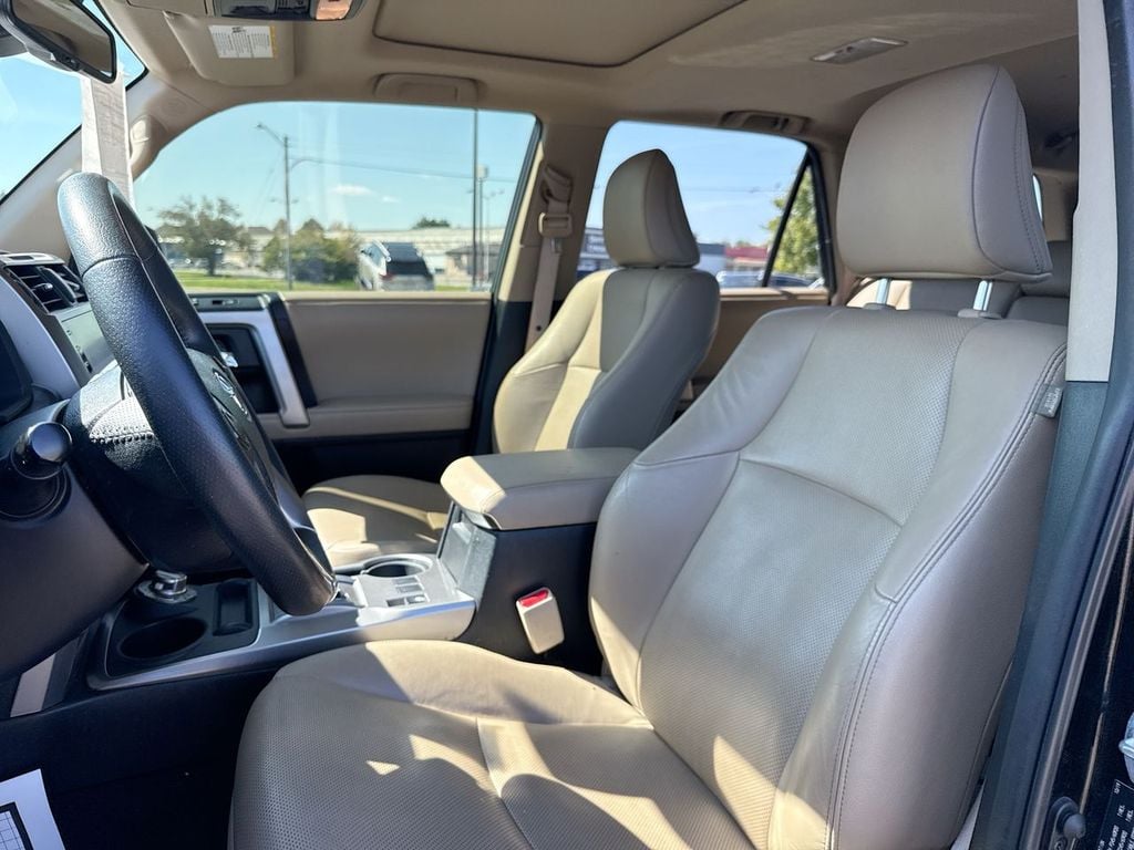 Pre-Owned 2020 Toyota 4Runner Limited - photo - 12