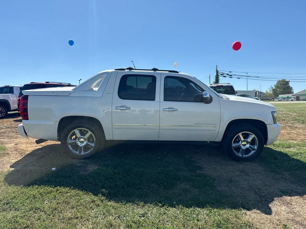 Pre-Owned 2012 Chevrolet Avalanche 1500 LTZ - photo - 5