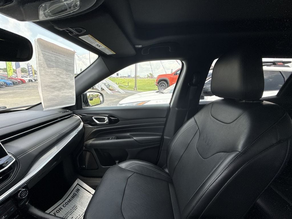 Pre-Owned 2022 Jeep Compass Limited - photo - 30
