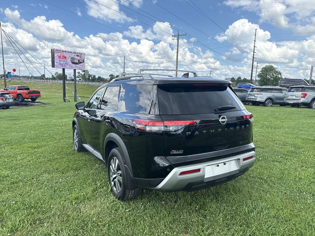 Pre-Owned 2024 Nissan Pathfinder SL - photo - 11