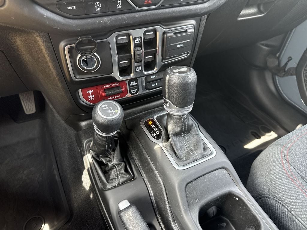 Pre-Owned 2025 Jeep Wrangler Rubicon - photo - 25