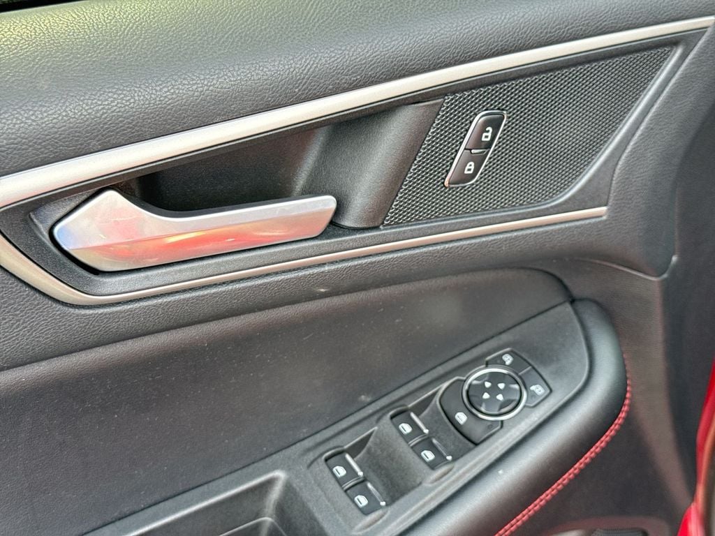 Pre-Owned 2022 Ford Edge ST Line - photo - 19
